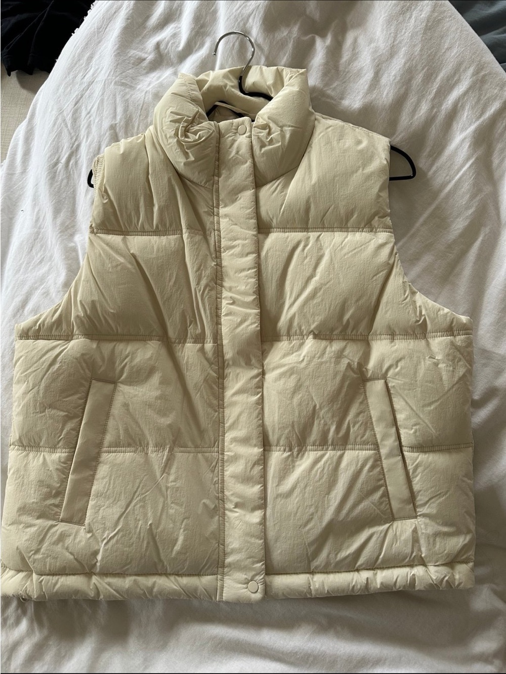 Old Navy Cream Quilted Puffer Vest